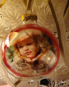 Easy Homemade Photo Ornaments